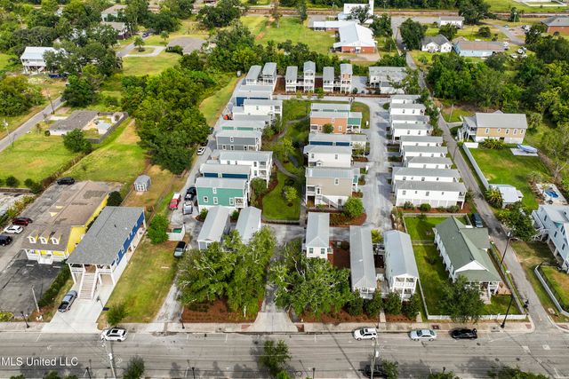 215 E 2nd Street, 6, Pass Christian, MS 39571