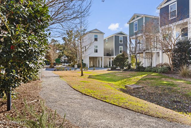 215 E 2nd Street, 6, Pass Christian, MS 39571