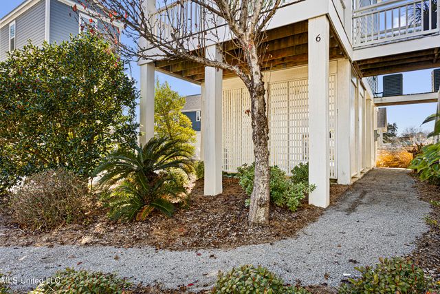 215 E 2nd Street, 6, Pass Christian, MS 39571