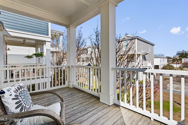 215 E 2nd Street, 6, Pass Christian, MS 39571