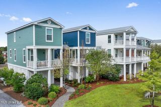 215 E 2nd Street, 6, Pass Christian, MS 39571