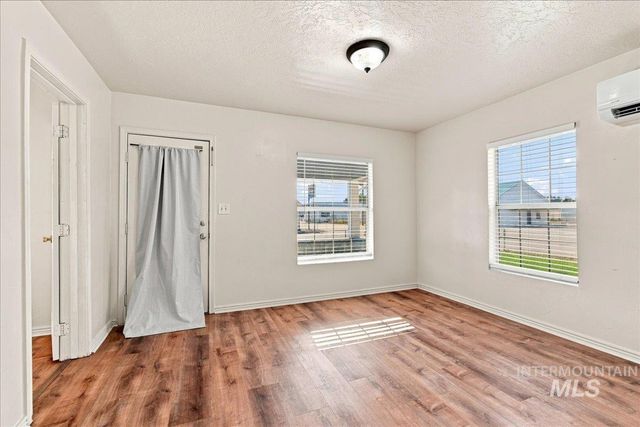 103 N Dewey Ave, Middleton, ID 83644
