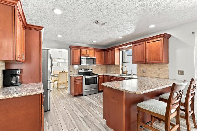 2526 SE Victory Avenue, Port St. Lucie, FL 34952