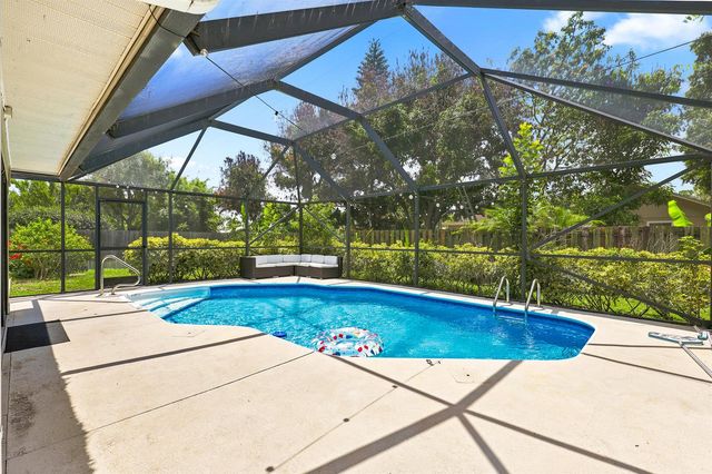 2526 SE Victory Avenue, Port St. Lucie, FL 34952