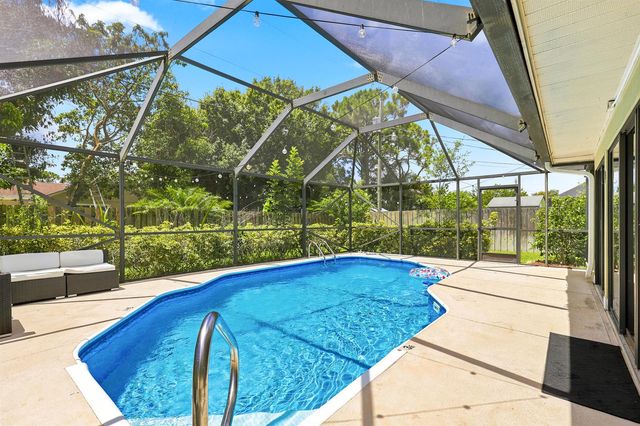 2526 SE Victory Avenue, Port St. Lucie, FL 34952