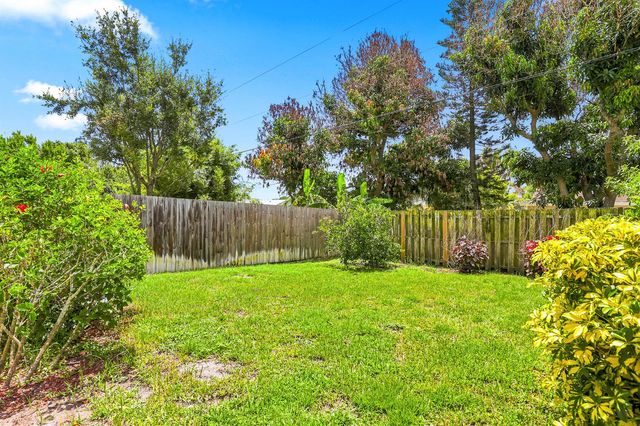 2526 SE Victory Avenue, Port St. Lucie, FL 34952