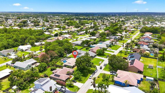 2526 SE Victory Avenue, Port St. Lucie, FL 34952