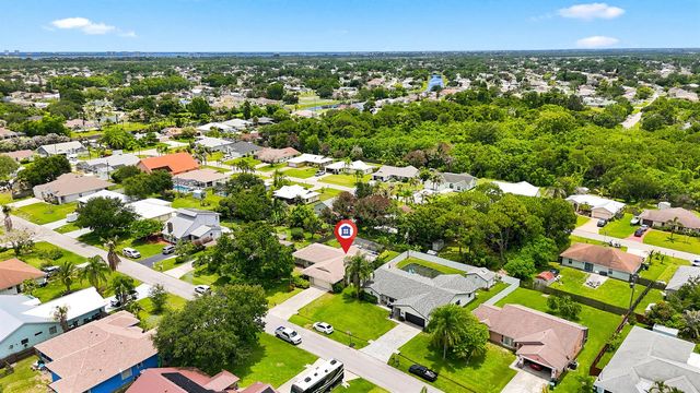 2526 SE Victory Avenue, Port St. Lucie, FL 34952