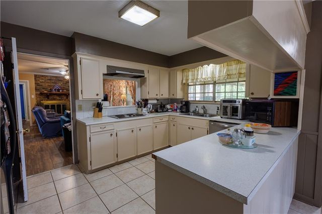 715 TANGLEWOOD Drive, Alexandria, LA 71301