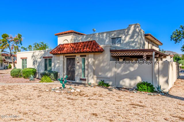 821 E JOAN D ARC Avenue, Phoenix, AZ 85022