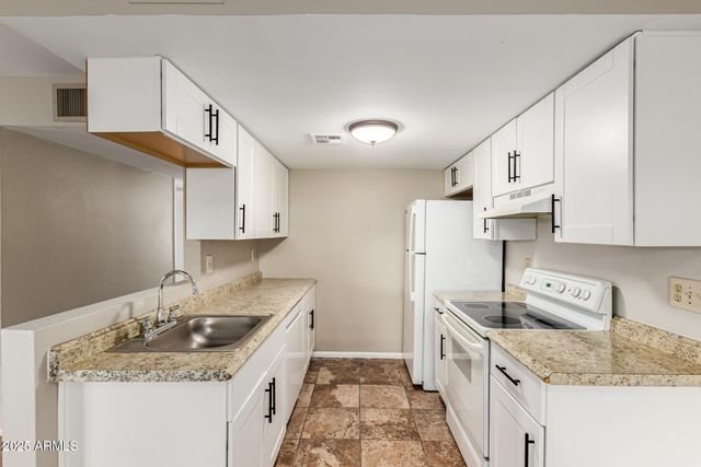 821 E JOAN D ARC Avenue, Phoenix, AZ 85022