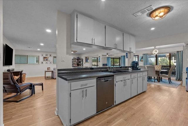 23 Harbor Lane, Kemah, TX 77565