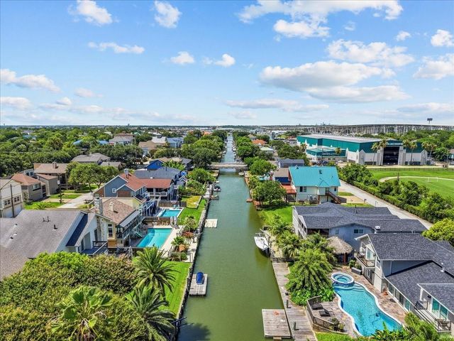 23 Harbor Lane, Kemah, TX 77565