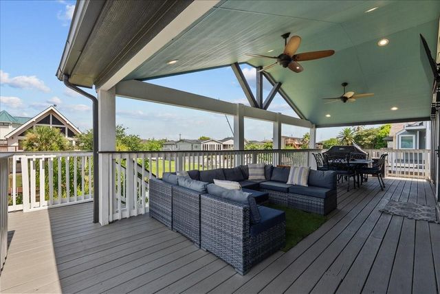 23 Harbor Lane, Kemah, TX 77565