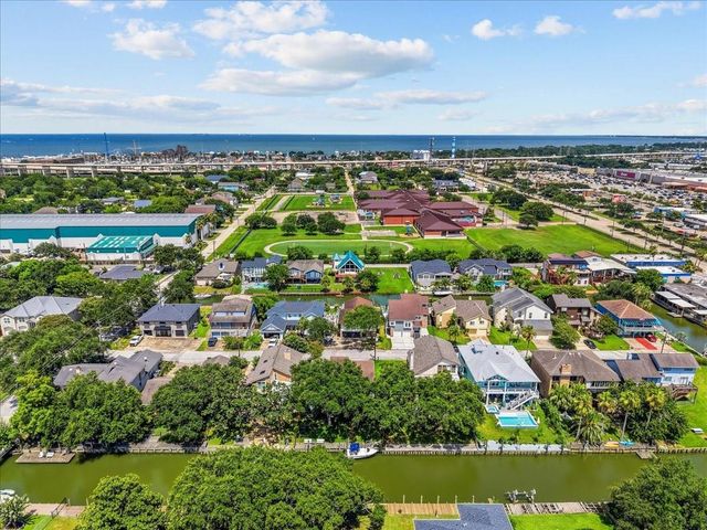 23 Harbor Lane, Kemah, TX 77565
