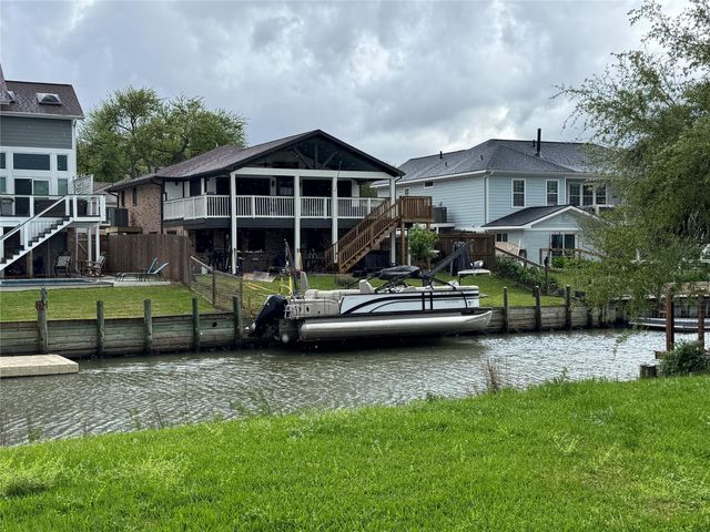 23 Harbor Lane, Kemah, TX 77565
