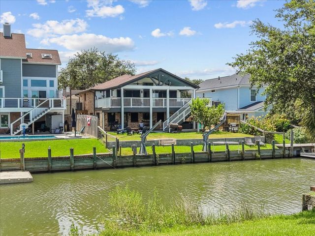23 Harbor Lane, Kemah, TX 77565