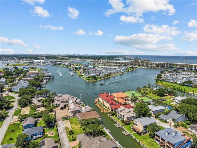 23 Harbor Lane, Kemah, TX 77565