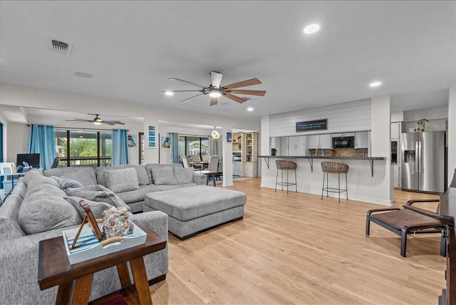 23 Harbor Lane, Kemah, TX 77565