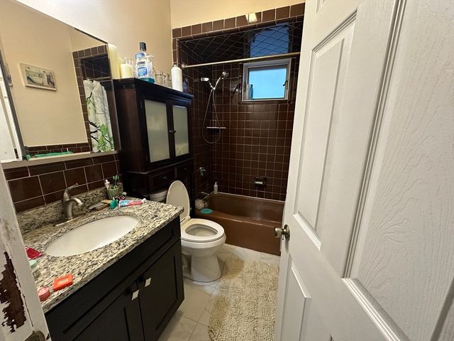 139 Langdon Ave 1, Watertown, MA 02472