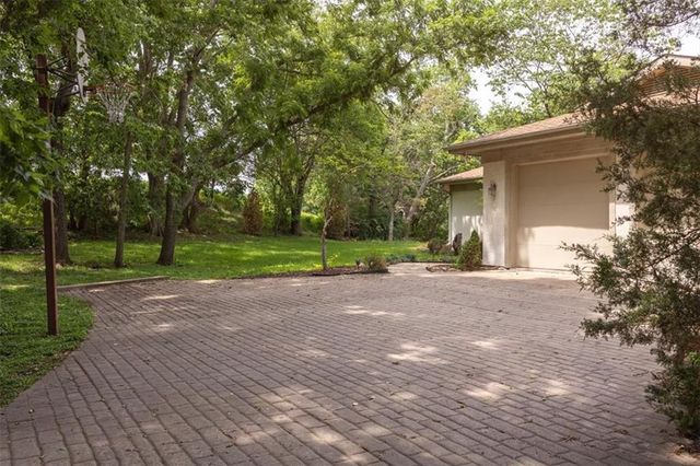 1825 Castle Pine Court, Lawrence, KS 66047