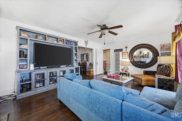 2001 Bank Street, Bakersfield, CA 93304