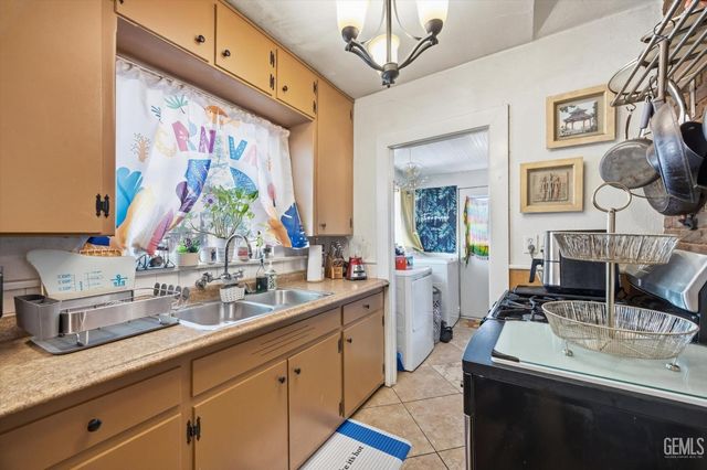 2001 Bank Street, Bakersfield, CA 93304