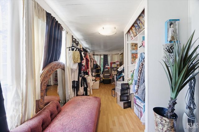 2001 Bank Street, Bakersfield, CA 93304