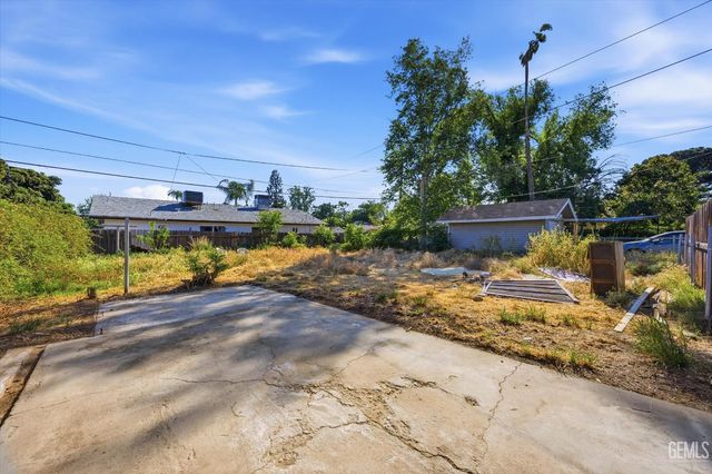 2001 Bank Street, Bakersfield, CA 93304