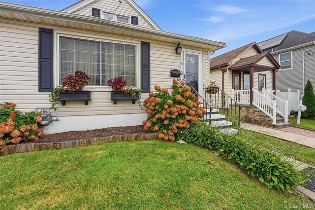 19 Catherine Avenue, Franklin Square, NY 11010