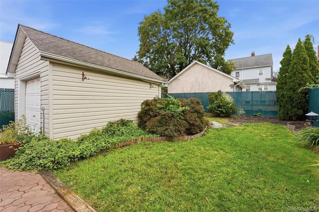 19 Catherine Avenue, Franklin Square, NY 11010