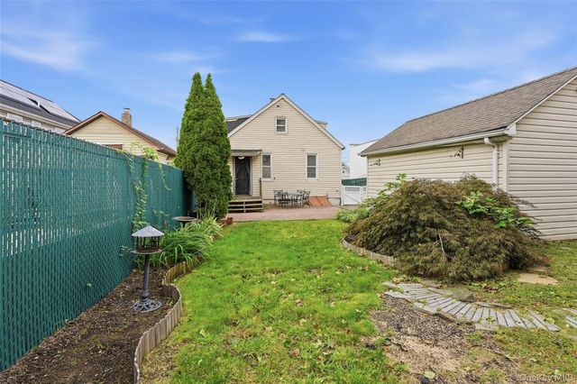 19 Catherine Avenue, Franklin Square, NY 11010