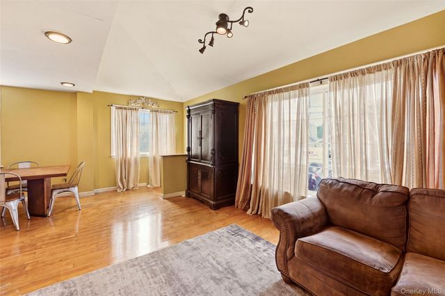 19 Catherine Avenue, Franklin Square, NY 11010