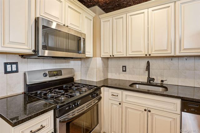19 Catherine Avenue, Franklin Square, NY 11010