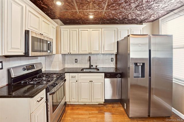 19 Catherine Avenue, Franklin Square, NY 11010
