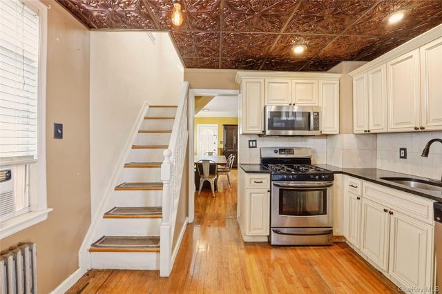 19 Catherine Avenue, Franklin Square, NY 11010