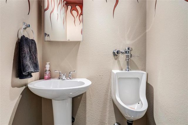 907 SPRUCE Drive, Greenwood, MO 64034