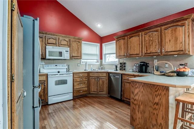 907 SPRUCE Drive, Greenwood, MO 64034