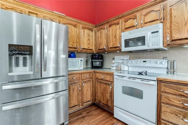 907 SPRUCE Drive, Greenwood, MO 64034