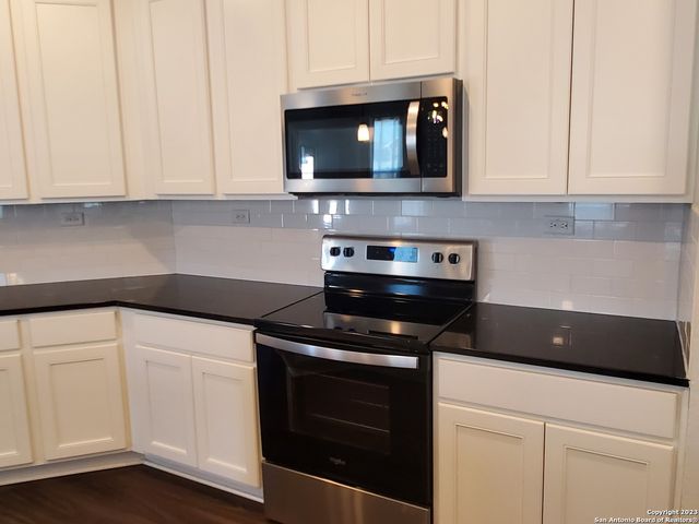 305 DAKOTA CRK, New Braunfels, TX 78130