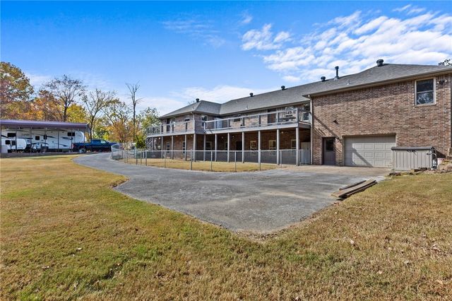 9299 W Forest Hills Drive, Fayetteville, AR 72704