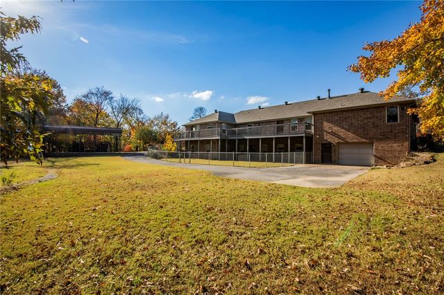 9299 W Forest Hills Drive, Fayetteville, AR 72704