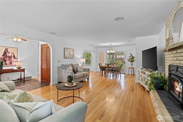 17920 SE Lake Holm Road, Auburn, WA 98092