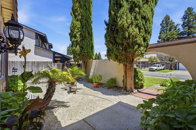 8359 Newbridge Way, Citrus Heights, CA 95610