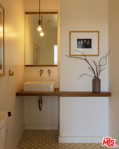 2204 Rosey Way, Los Angeles, CA 90026
