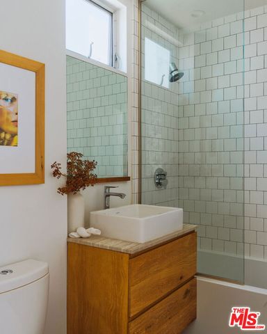 2204 Rosey Way, Los Angeles, CA 90026