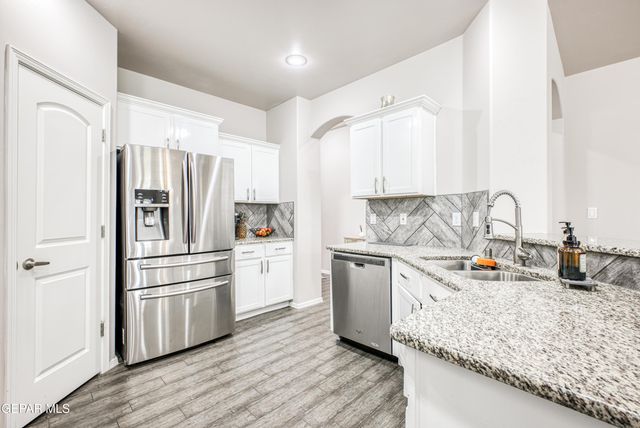 891 CEDAR PARK Avenue, Santa Teresa, NM 88008