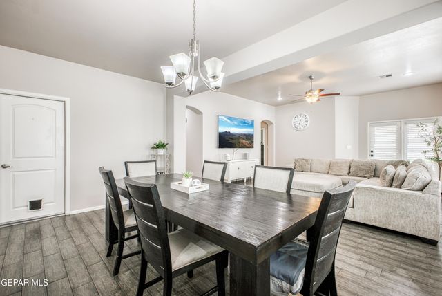 891 CEDAR PARK Avenue, Santa Teresa, NM 88008