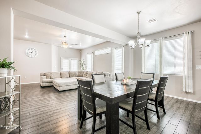 891 CEDAR PARK Avenue, Santa Teresa, NM 88008