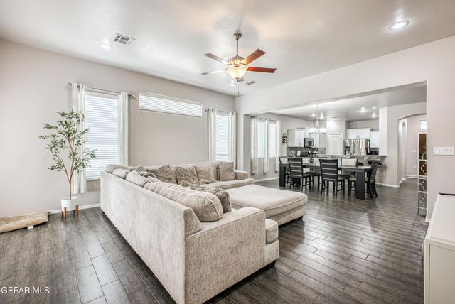 891 CEDAR PARK Avenue, Santa Teresa, NM 88008